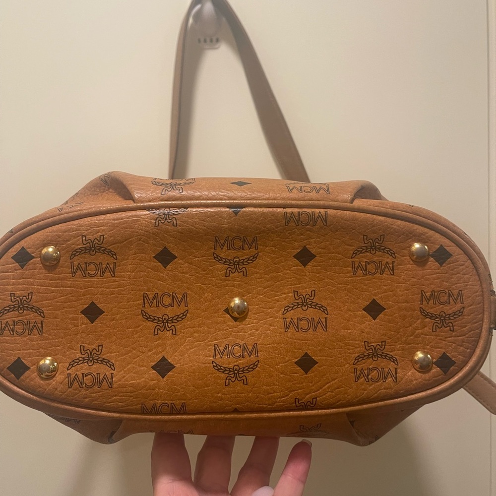 MCM Aren Hobo bag in Visetos Cognac Logo with adjustable Shoulder Bag tarnished - Picture 9 of 10